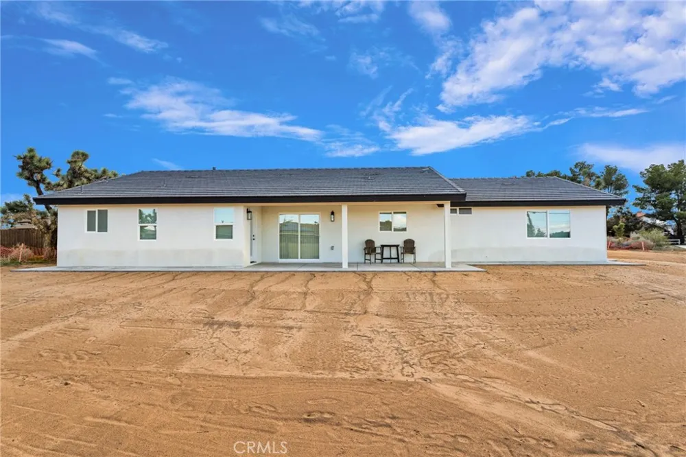 20190 Osseo Road Apple Valley, CA 92308