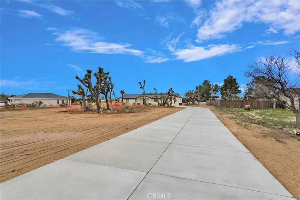 20190 Osseo Road Apple Valley, CA 92308