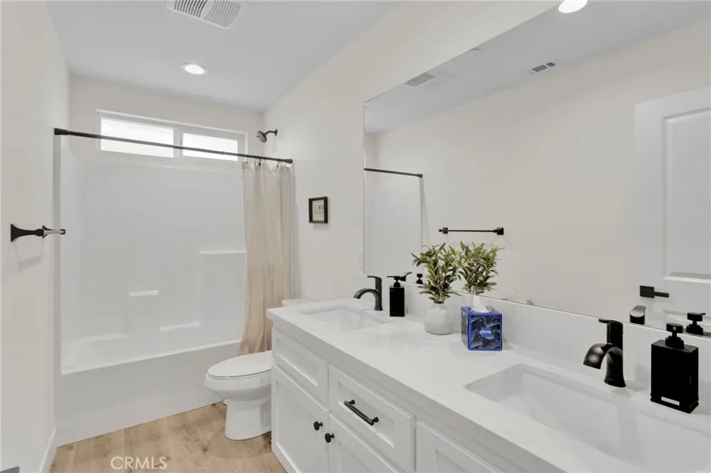 20190 Osseo Road Apple Valley, CA 92308