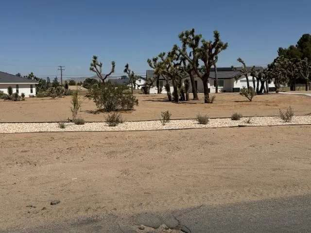 20190 Osseo Road Apple Valley, CA 92308