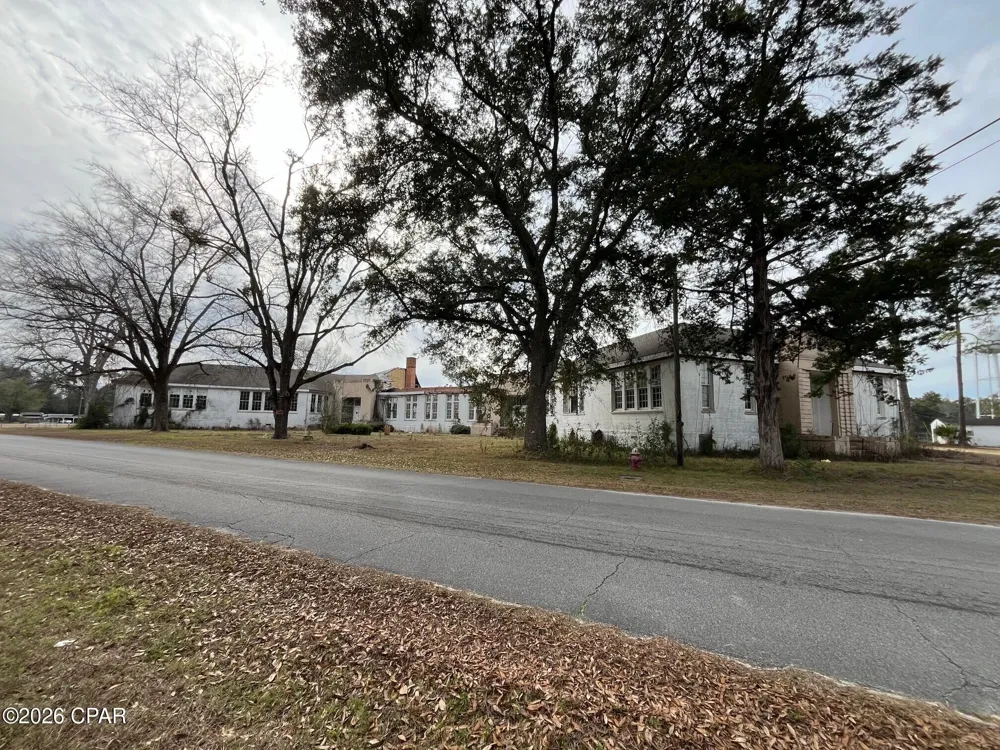 4181 Apple White Street Greenwood, FL 32443