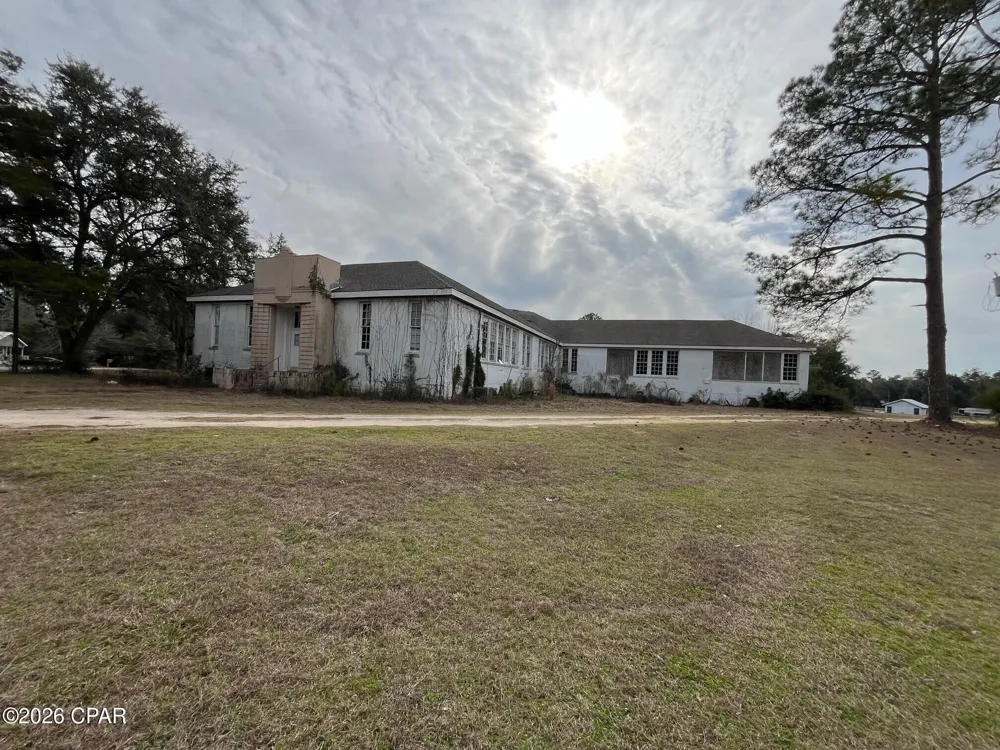 4181 Apple White Street Greenwood, FL 32443