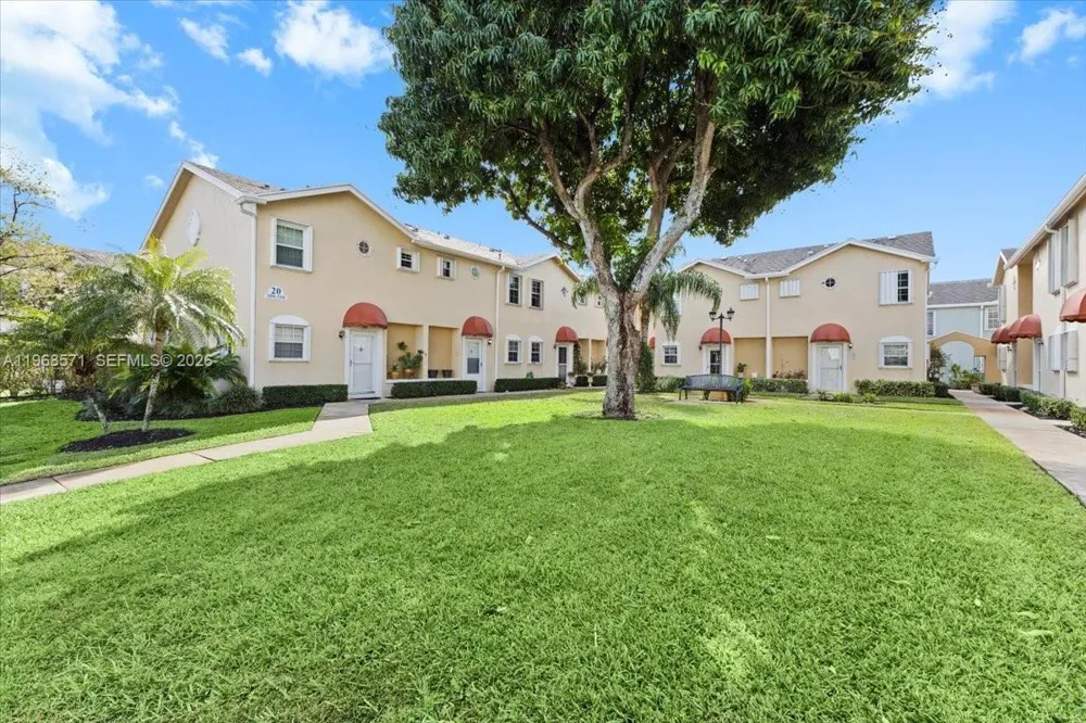 307 Waterside Dr Hypoluxo, FL 33462