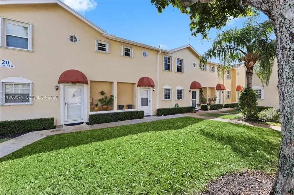 307 Waterside Dr Hypoluxo, FL 33462