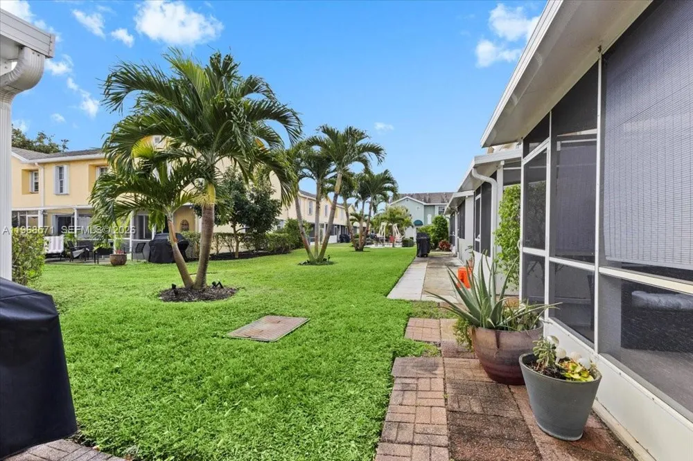 307 Waterside Dr Hypoluxo, FL 33462