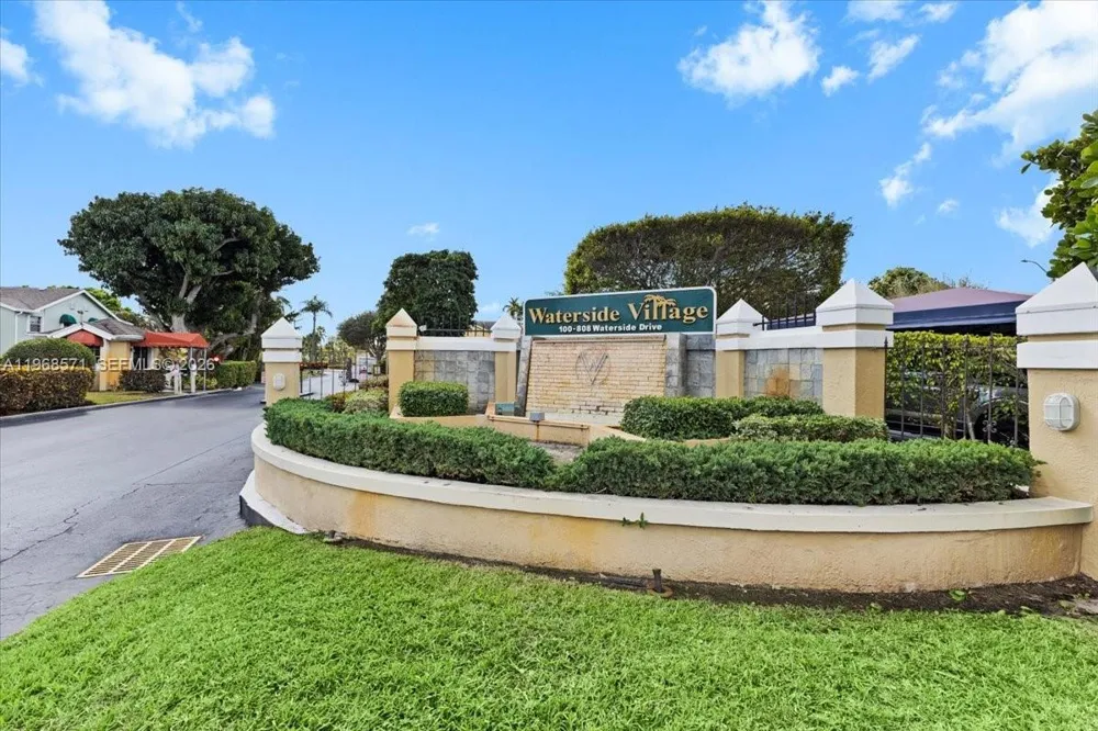 307 Waterside Dr Hypoluxo, FL 33462