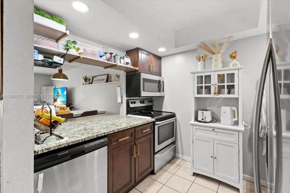 307 Waterside Dr Hypoluxo, FL 33462