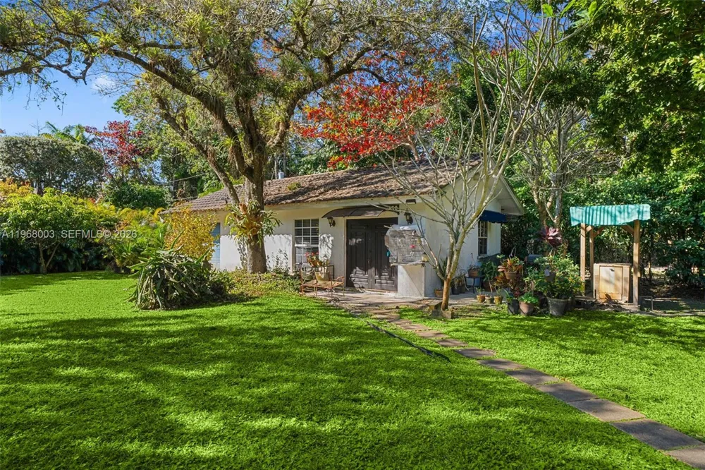 11220 SW 67th Ave Pinecrest, FL 33156
