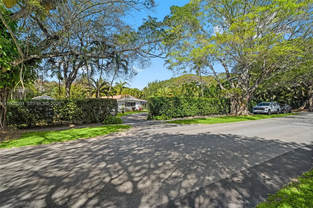 11220 SW 67th Ave Pinecrest, FL 33156