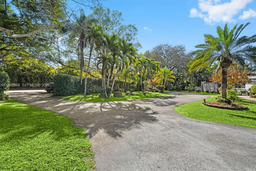 11220 SW 67th Ave Pinecrest, FL 33156