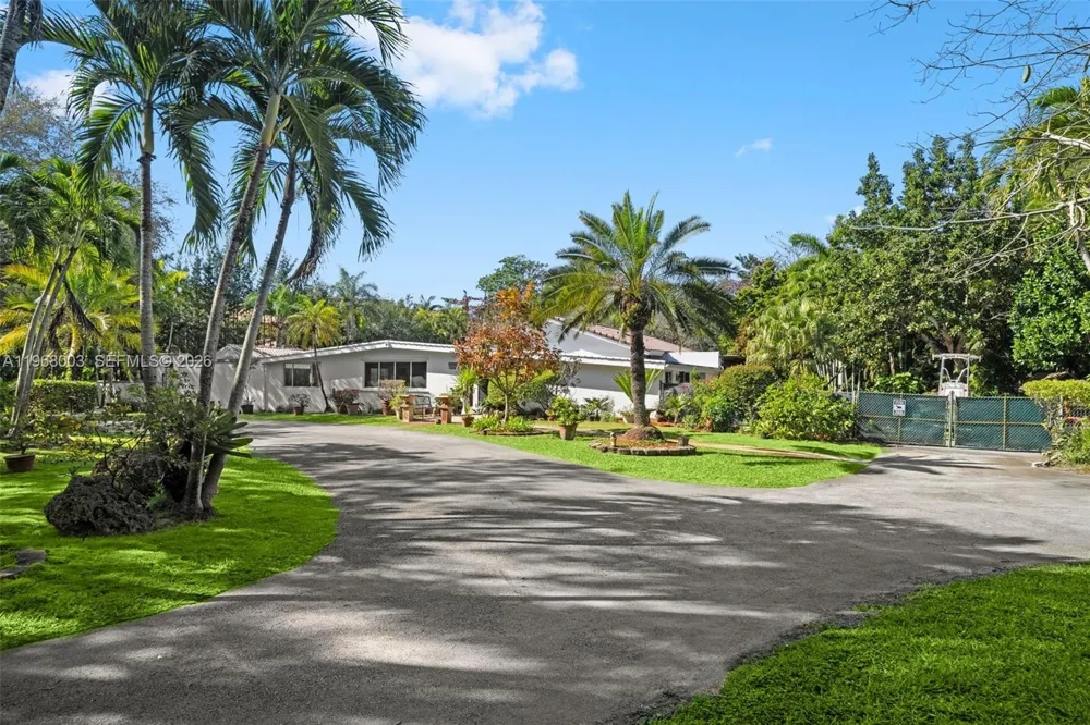 11220 SW 67th Ave Pinecrest, FL 33156