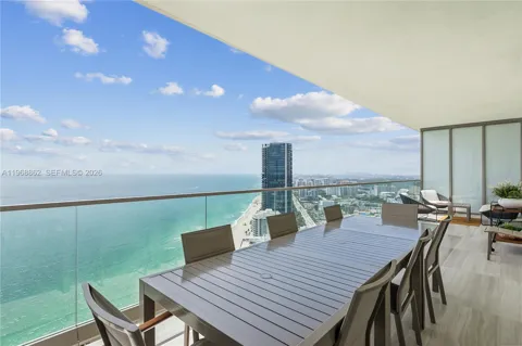 18975 Collins Ave #4502