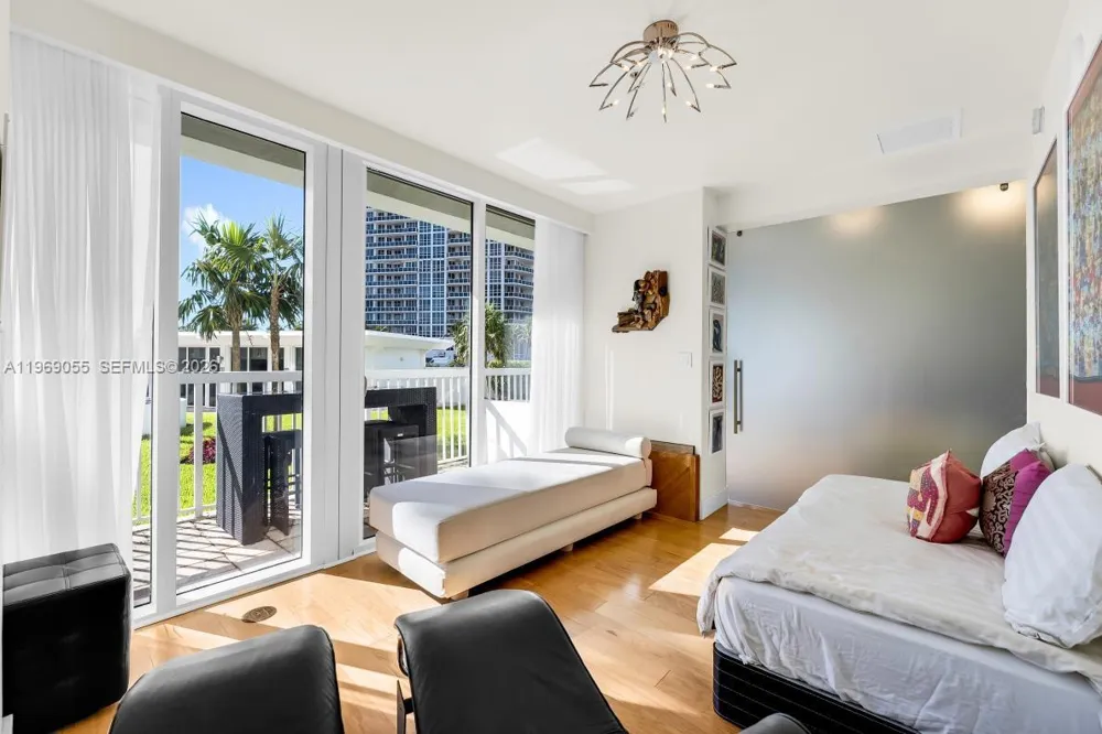 10275 Collins Ave #102 Bal Harbour, FL 33154