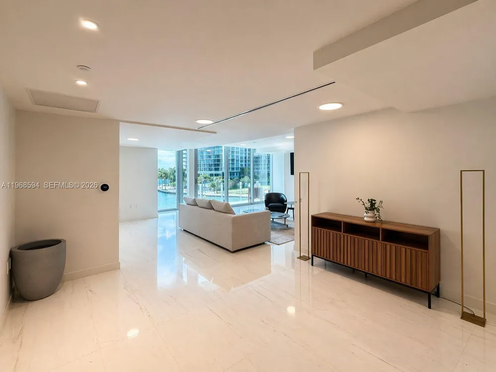 300 Biscayne Blvd Way #303 Miami, FL 33131