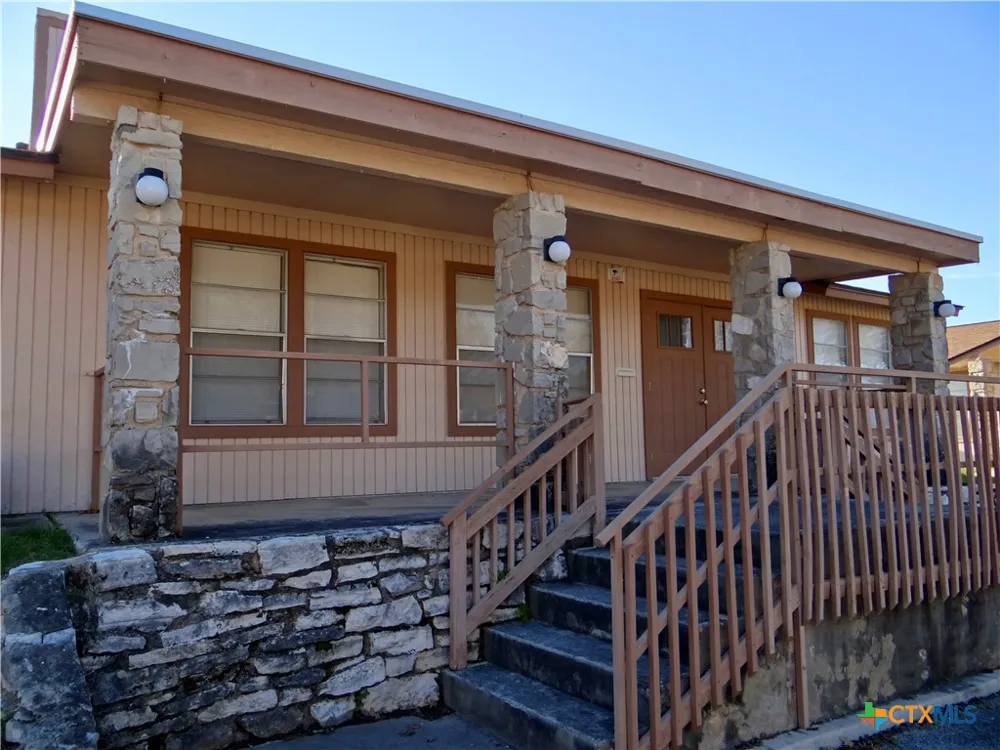 1051 Country Club Drive #16 Seguin, TX 78155