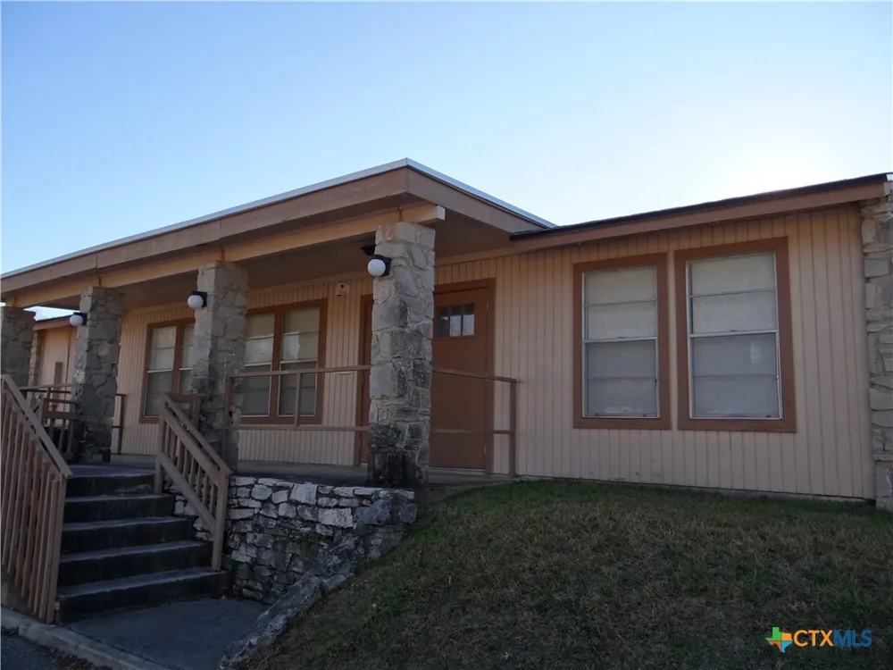 1051 Country Club Drive #16 Seguin, TX 78155