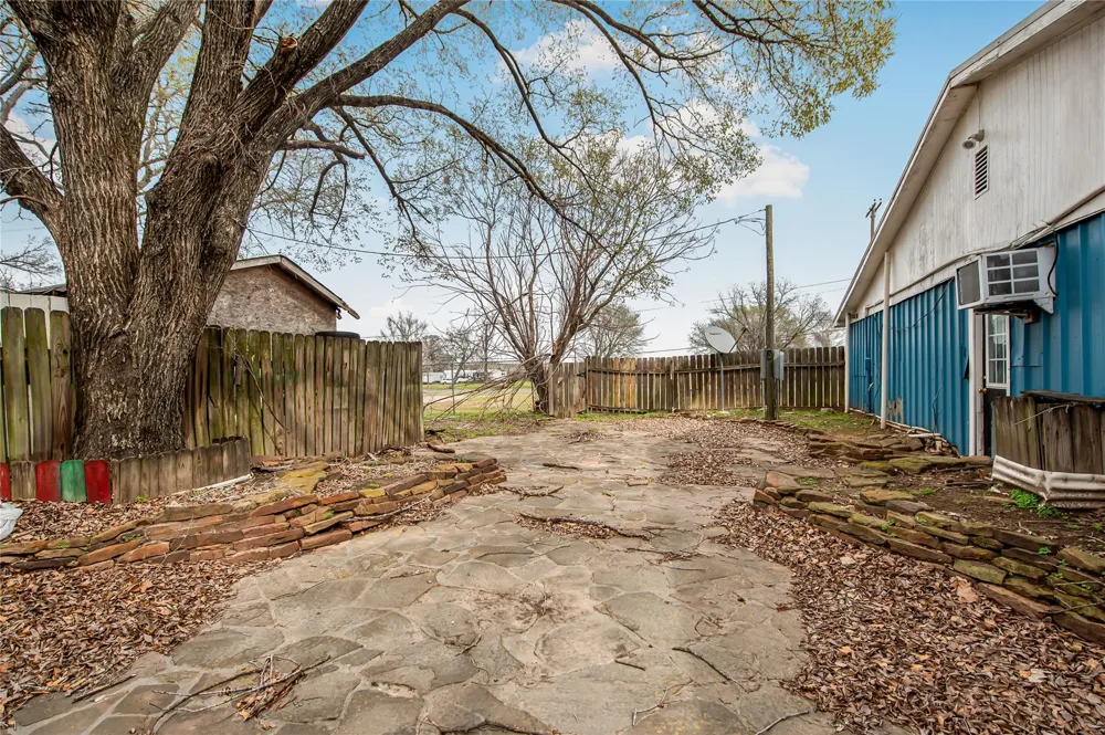 124 12th Street Somerville, TX 77879