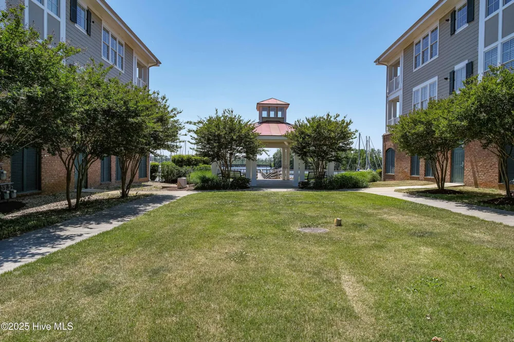 207 S Academy Street Washington, NC 27889