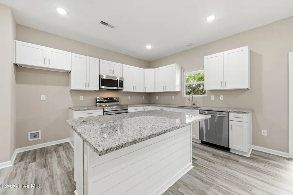 2624 Fountaintown Road Chinquapin, NC 28521