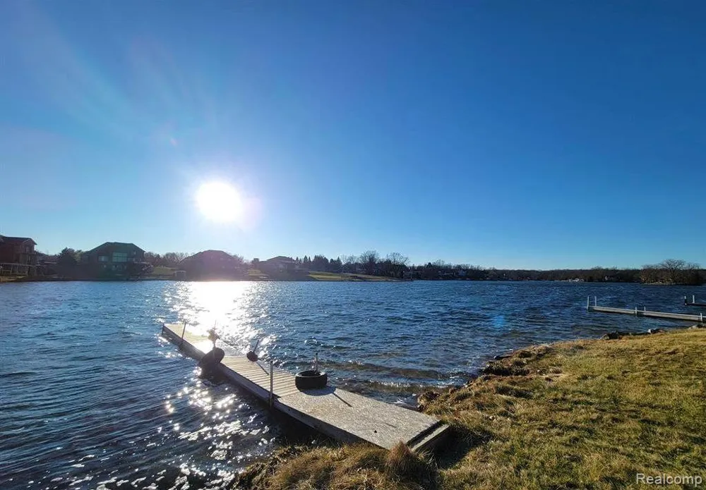 10418 KING ROAD Springfield Charter Township, MI 48350