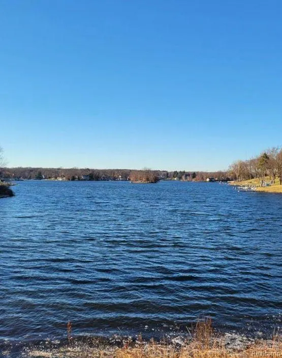 10418 KING ROAD Springfield Charter Township, MI 48350