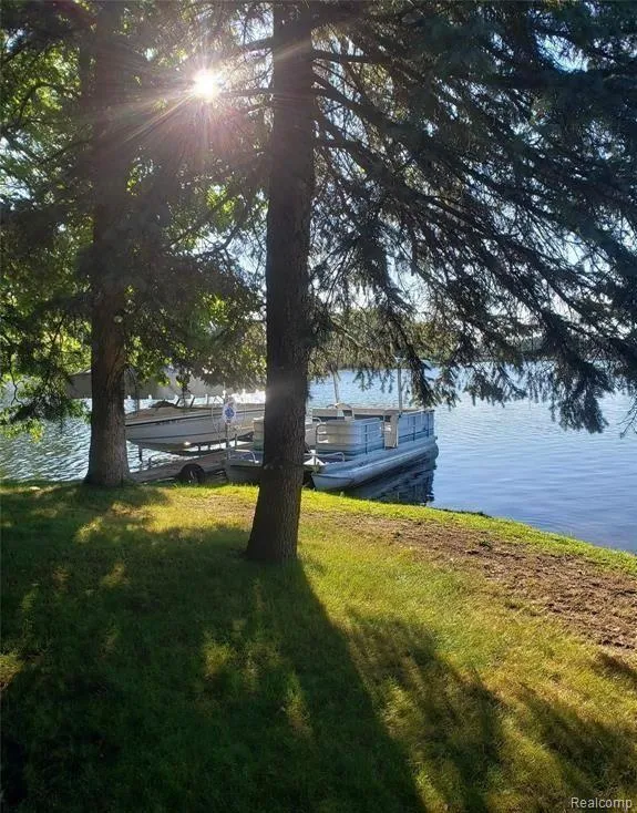 10418 KING ROAD Springfield Charter Township, MI 48350