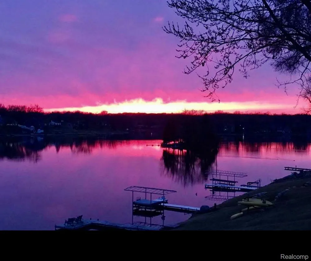 10418 KING ROAD Springfield Charter Township, MI 48350