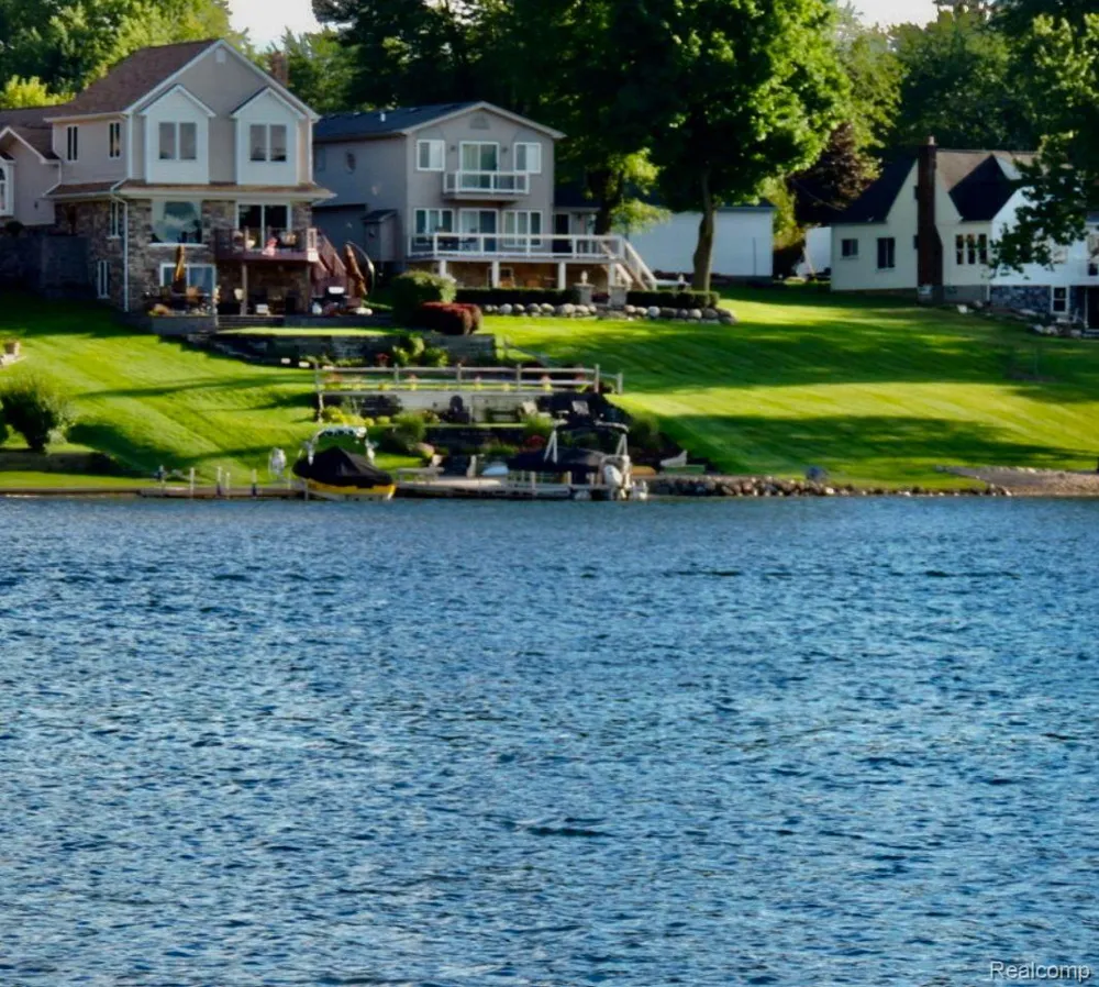 10418 KING ROAD Springfield Charter Township, MI 48350