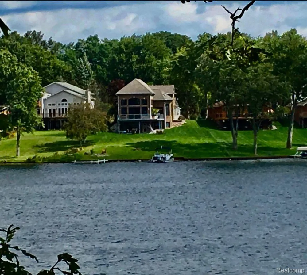 10418 KING ROAD Springfield Charter Township, MI 48350