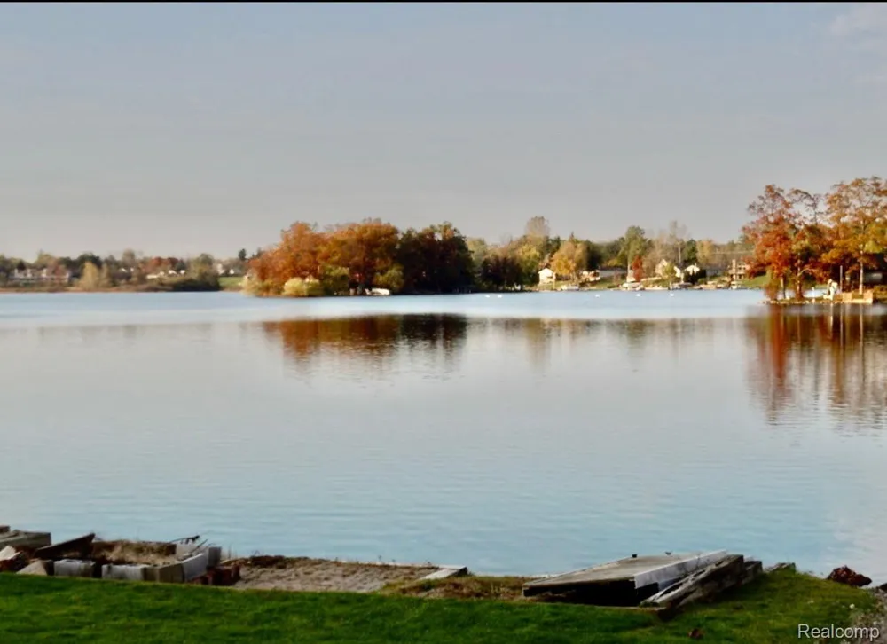 10418 KING ROAD Springfield Charter Township, MI 48350