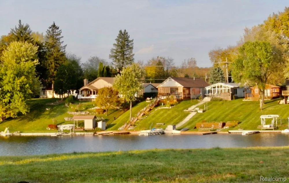 10418 KING ROAD Springfield Charter Township, MI 48350