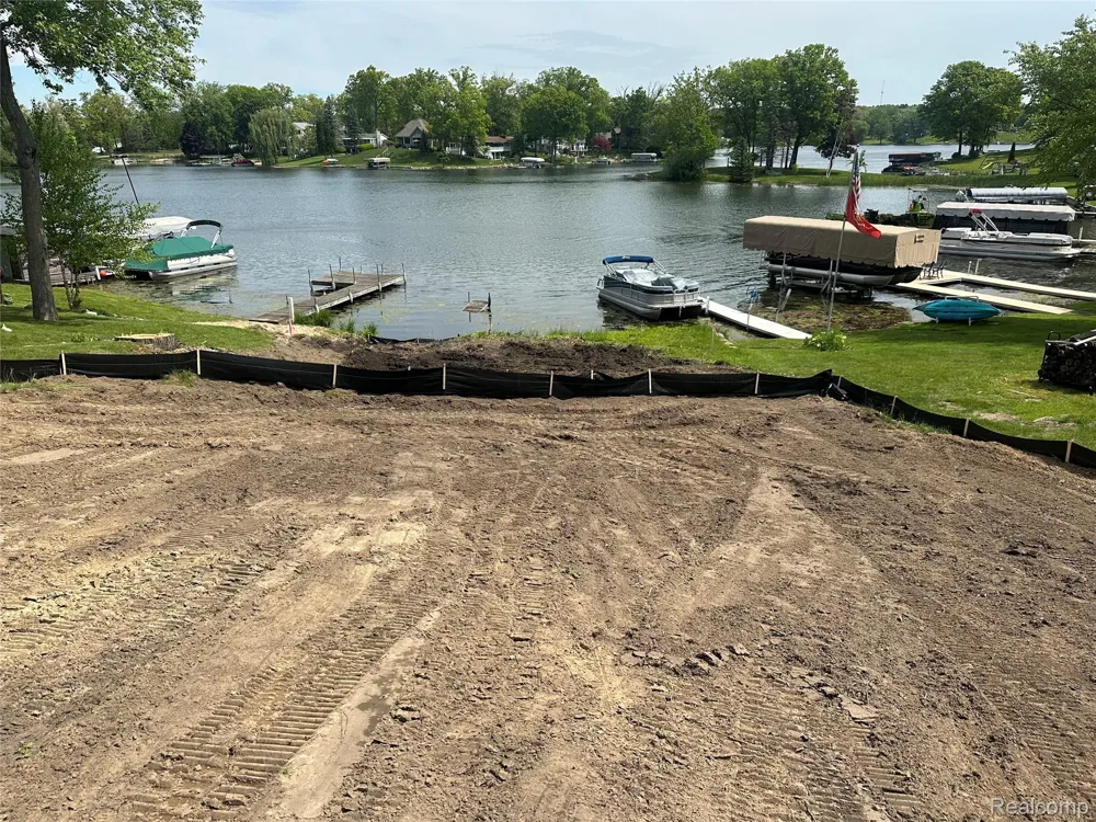 10418 KING ROAD Springfield Charter Township, MI 48350
