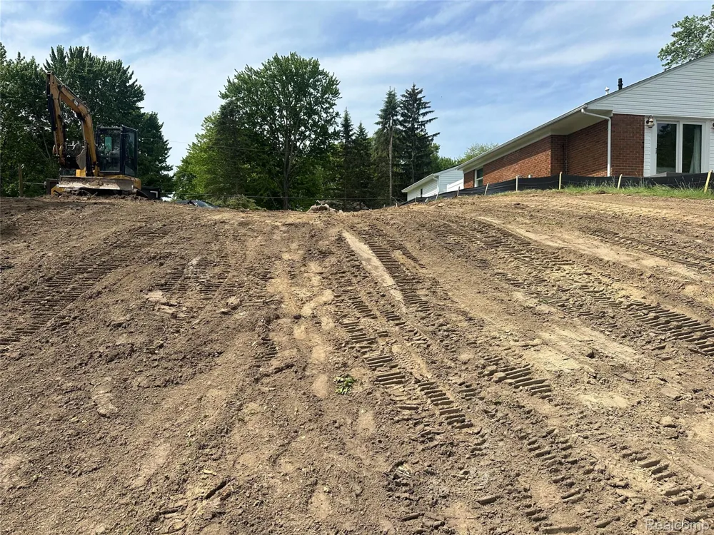 10418 KING ROAD Springfield Charter Township, MI 48350