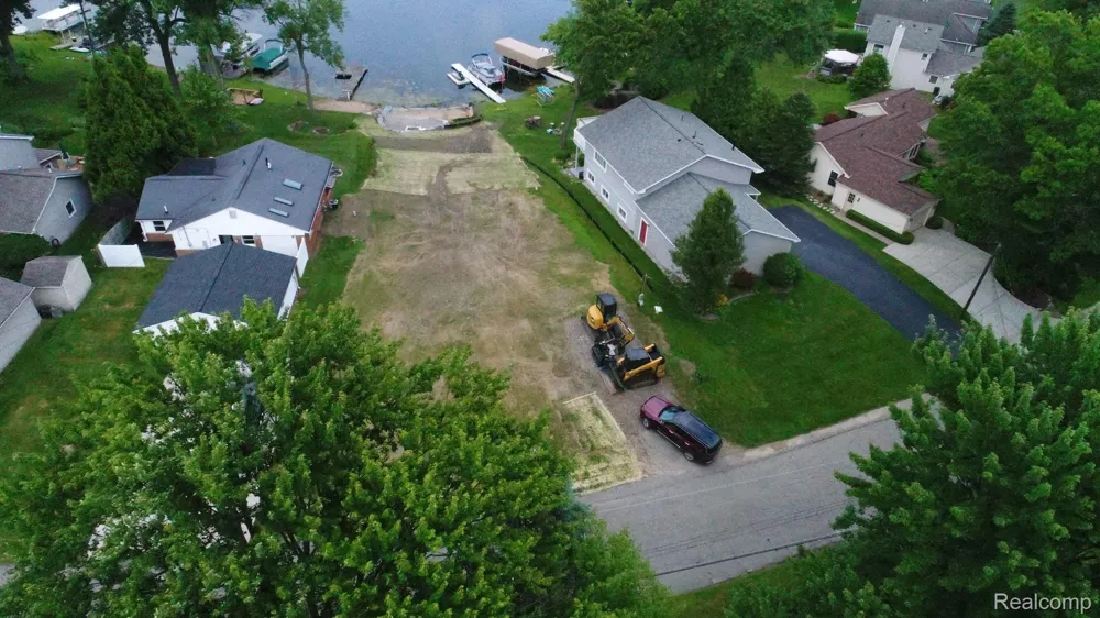 10418 KING ROAD Springfield Charter Township, MI 48350