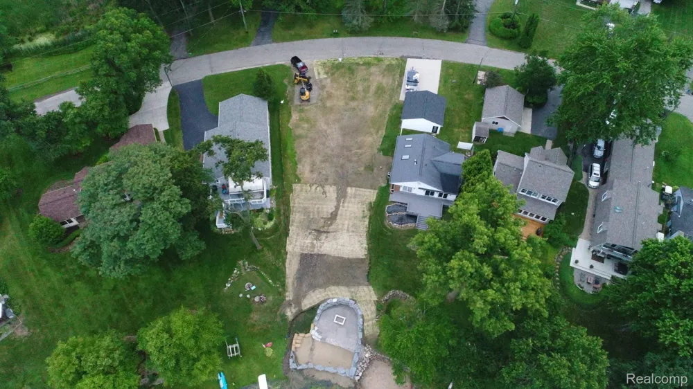 10418 KING ROAD Springfield Charter Township, MI 48350