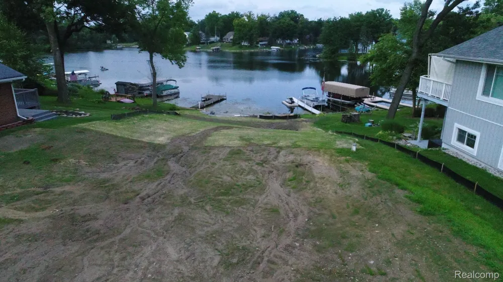 10418 KING ROAD Springfield Charter Township, MI 48350