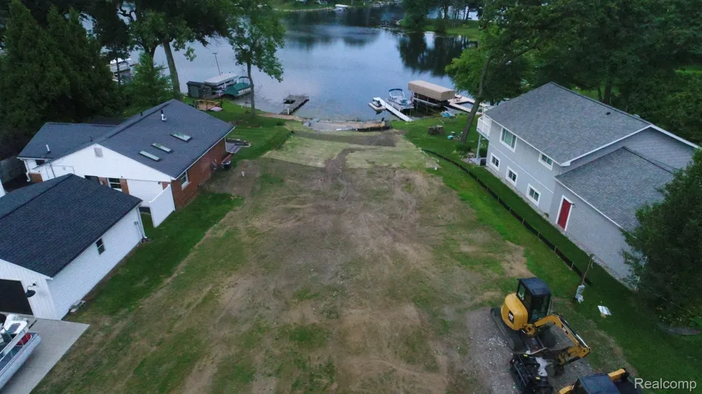 10418 KING ROAD Springfield Charter Township, MI 48350