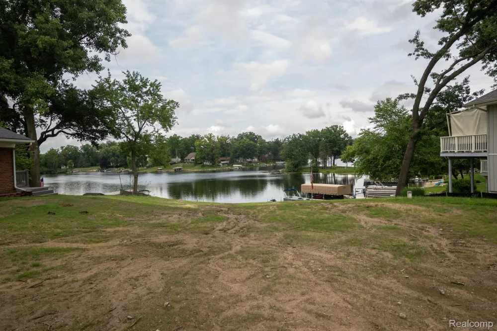 10418 KING ROAD Springfield Charter Township, MI 48350