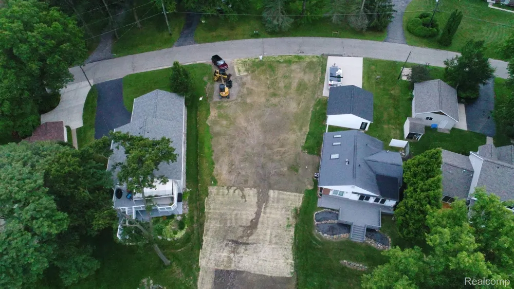 10418 KING ROAD Springfield Charter Township, MI 48350