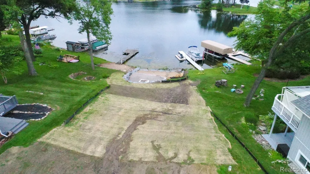 10418 KING ROAD Springfield Charter Township, MI 48350