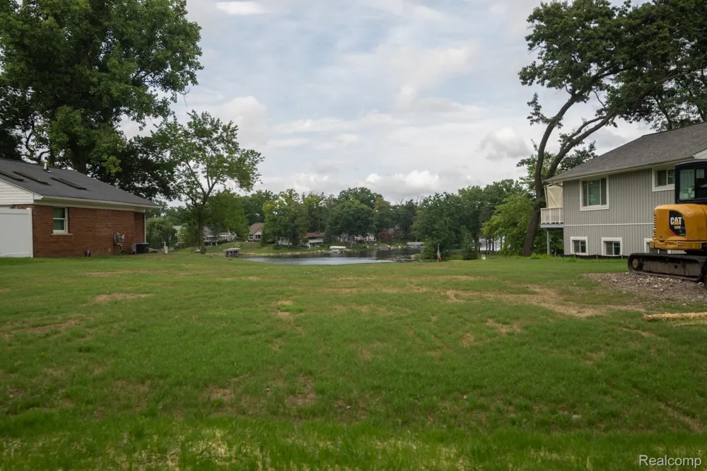 10418 KING ROAD Springfield Charter Township, MI 48350