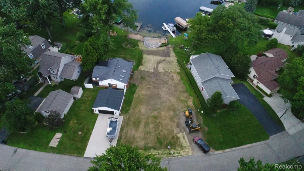 10418 KING ROAD Springfield Charter Township, MI 48350