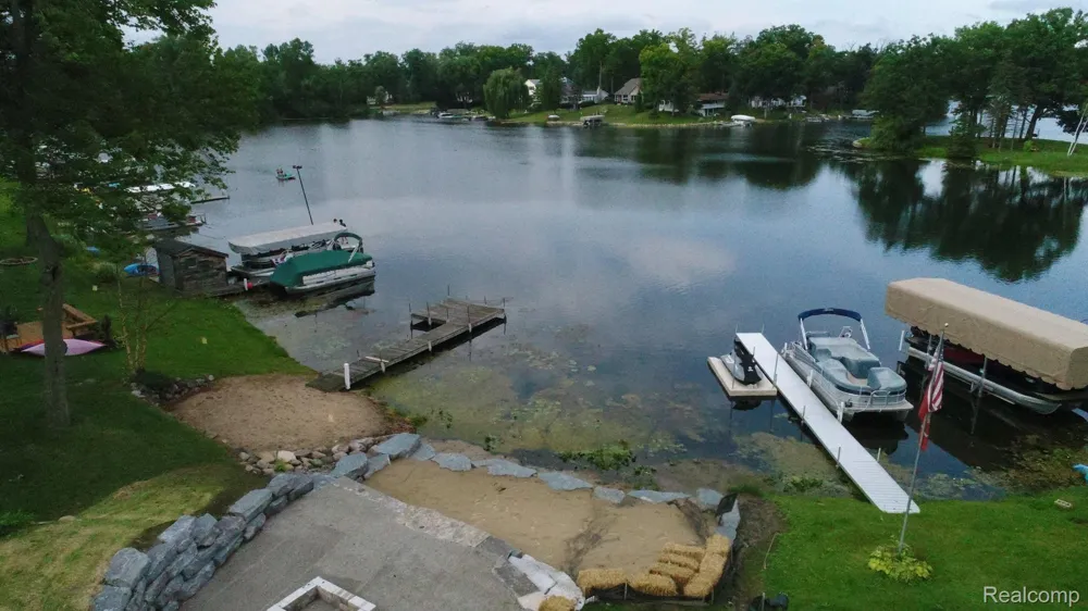 10418 KING ROAD Springfield Charter Township, MI 48350
