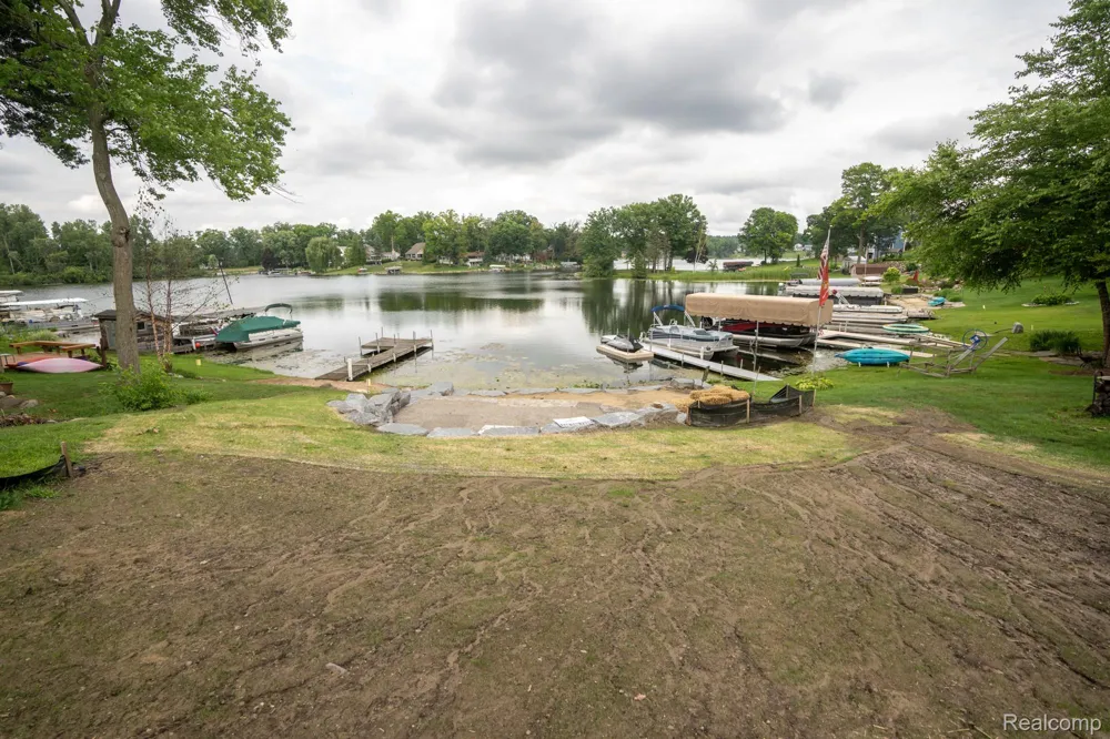 10418 KING ROAD Springfield Charter Township, MI 48350