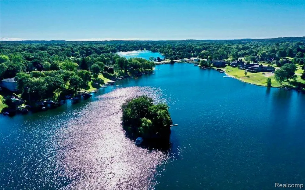 10418 KING ROAD Springfield Charter Township, MI 48350