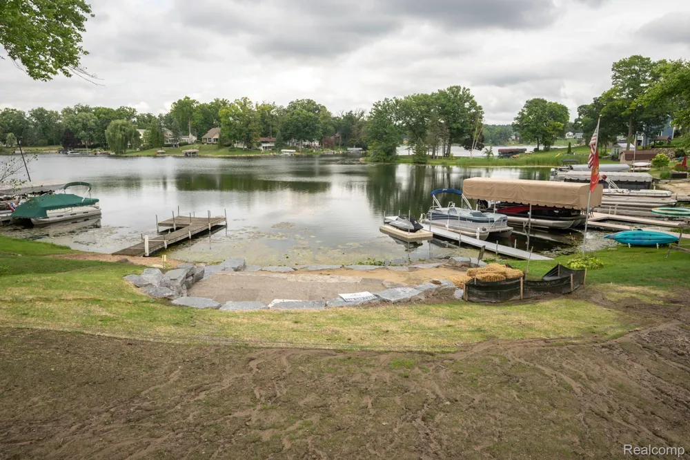 10418 KING ROAD Springfield Charter Township, MI 48350