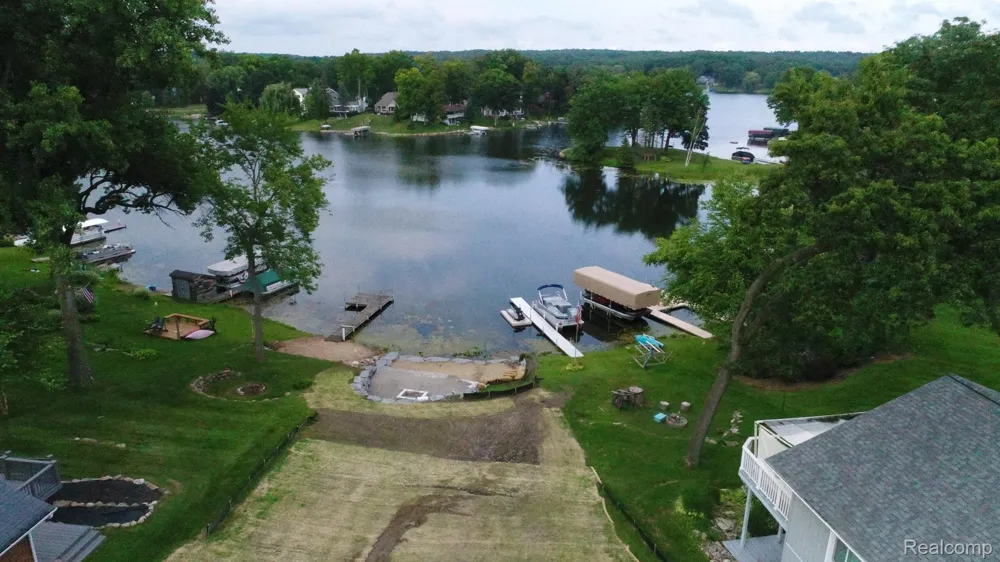 10418 KING ROAD Springfield Charter Township, MI 48350