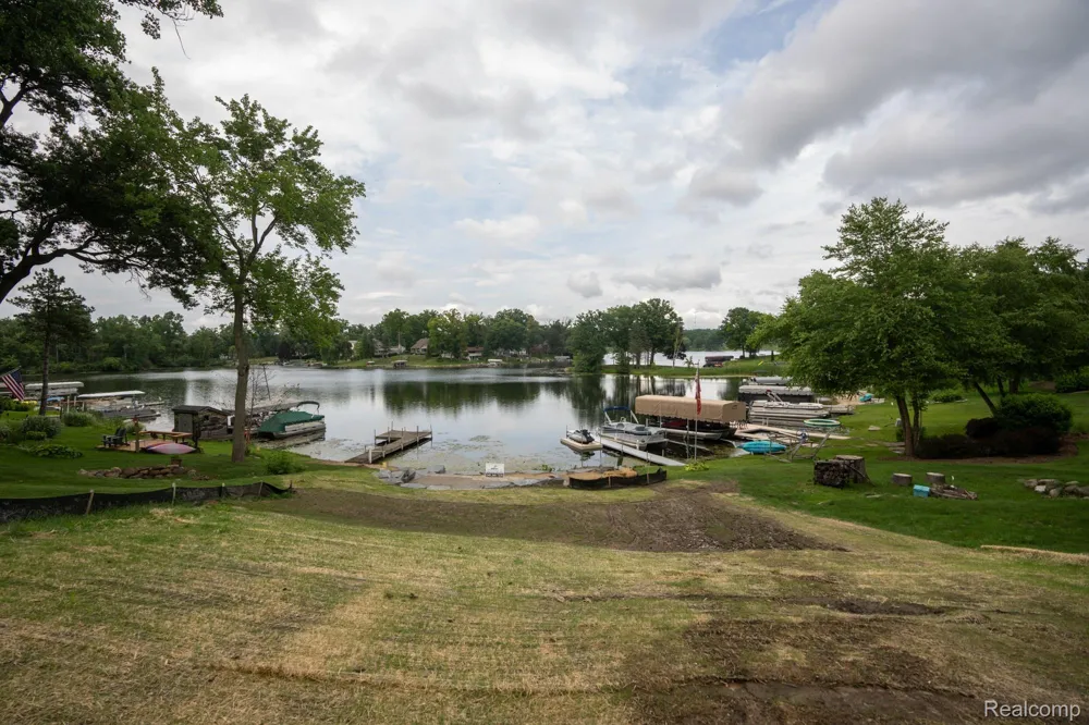 10418 KING ROAD Springfield Charter Township, MI 48350