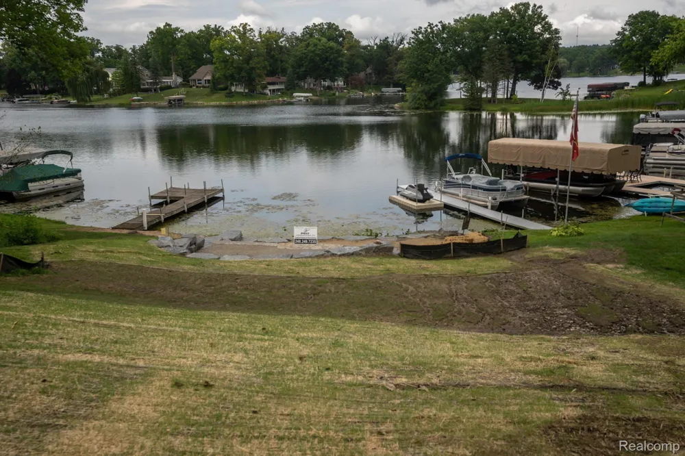 10418 KING ROAD Springfield Charter Township, MI 48350