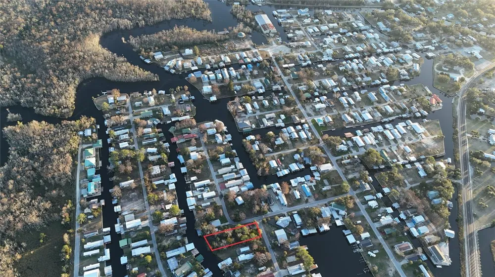 12 SE 241ST STREET Suwannee, FL 32692